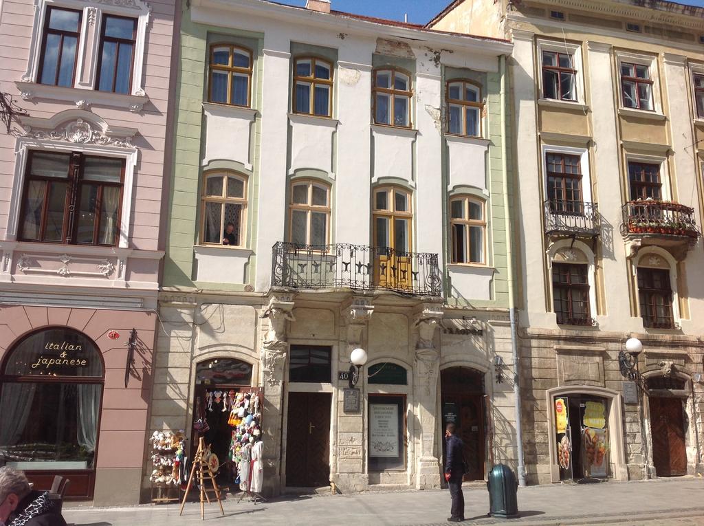 Apartments On Plocsha Rynok 40 Lviv Exterior photo